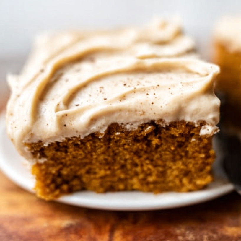 Easy Spiced Pumpkin Cake: Quick & Delicious Treat.