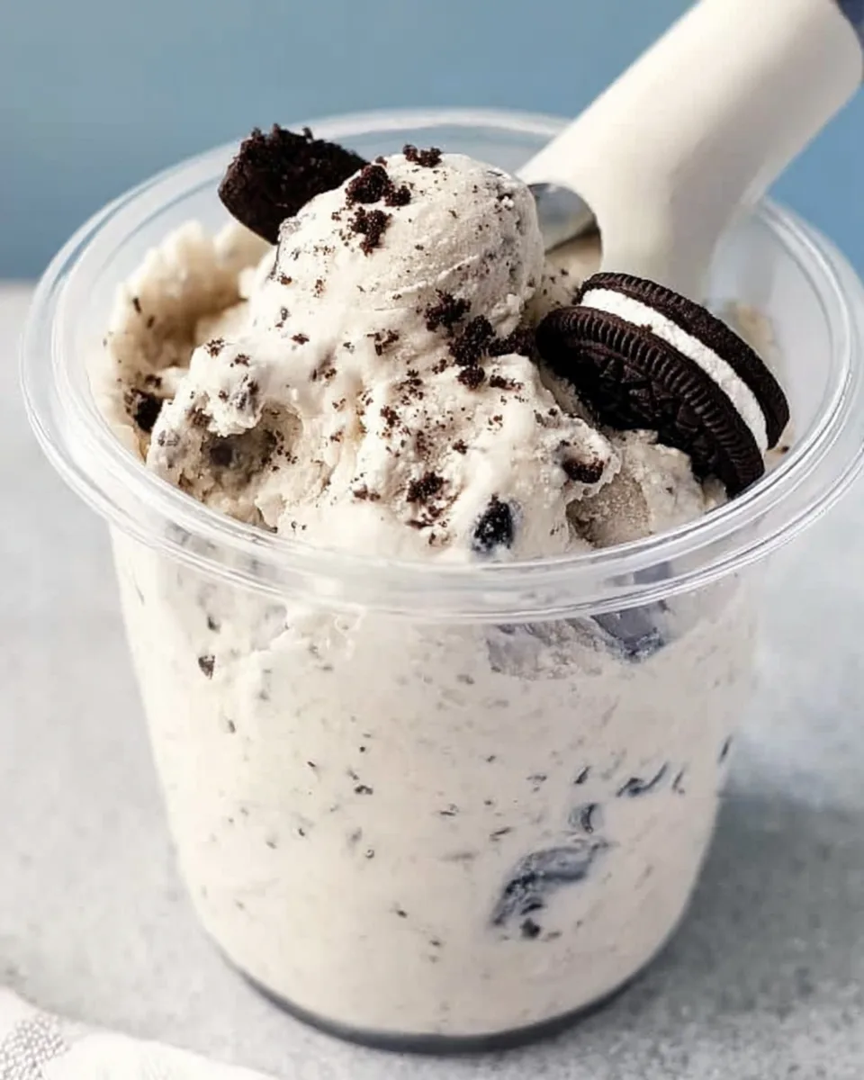 Easy Creamy Cookies & Cream Frozen Yogurt Recipe!
